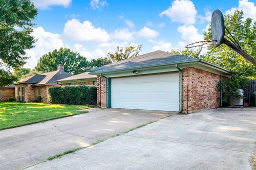 2920 Cripple Creek Trl, Grapevine, TX, 76051-4760 | Card Image
