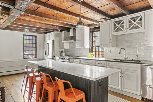 35 2nd St, Newport, RI, 02840-2412 | Card Image