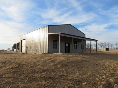 12582 K16 Hwy, Valley Falls, KS, 66088-4122 | Card Image