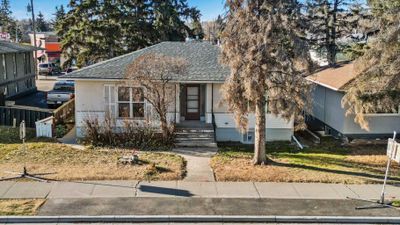 4107 Centre St Nw, House other with 5 bedrooms, 2 bathrooms and 3 parking in Calgary AB | Image 2