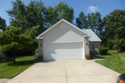 1314 Honeysuckle Ln, Niles, MI, 49120-4664 | Card Image