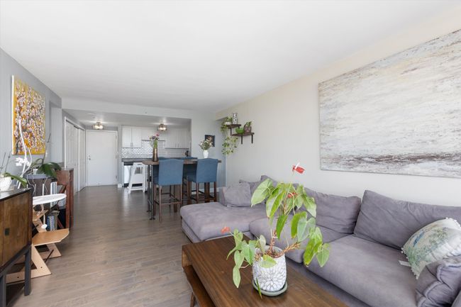 APT-1107 - 250 E Harbortown Dr, Condo with 2 bedrooms, 2 bathrooms and null parking in Detroit MI | Image 6