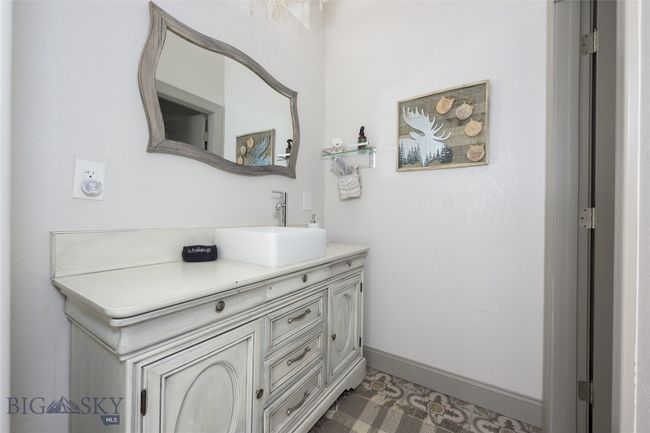 1 Bedroom Apartment/Garage Bathroom in Bedroom | Image 51