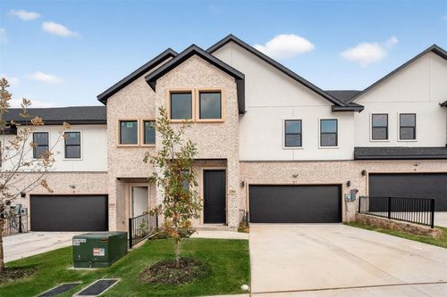 2366 Usmen Dr, Irving, TX, 75062-1241 | Card Image