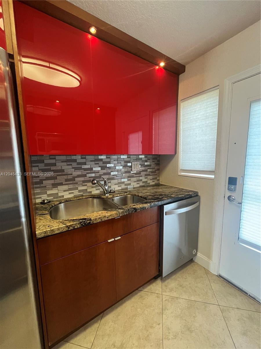 Residential Lease in North Miami Beach 5