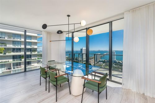 3008-121 Ne 34th St, Miami, FL, 33137-3852 | Card Image