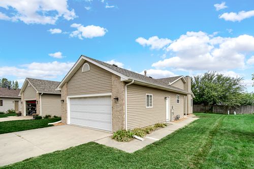1443 Truman Dr, Bradley, IL, 60915-1466 | Card Image