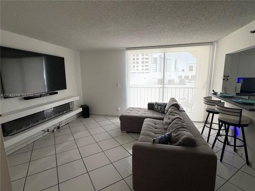 420-2625 Collins Ave, Miami Beach, FL, 33140-4746 | Card Image