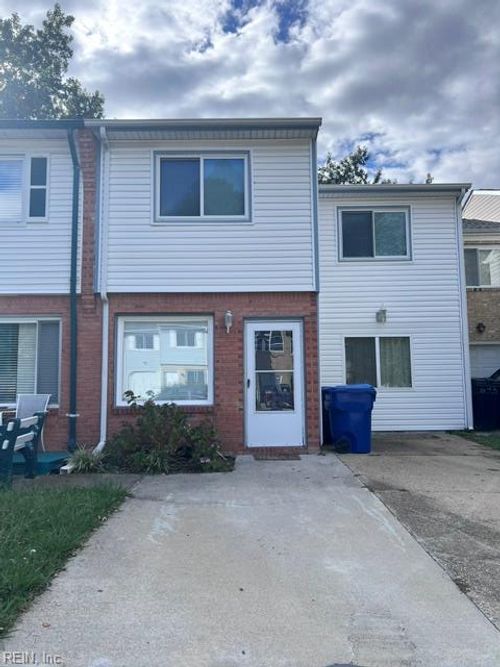 697 Grant Ave, Virginia Beach, VA, 23452-3047 | Card Image