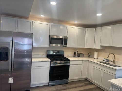 71 Biltmore Dr, Troy, MI, 48084-5406 | Card Image