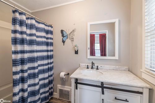 612 Creston Ave, Des Moines, IA, 50315-2349 | Card Image