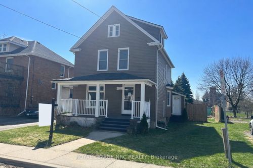4878 Stamford St, Niagara Falls, ON, L2E1M1 | Card Image
