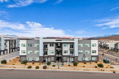 8102-5801 S Garnet Dr, St George, UT, 84790-2657 | Card Image