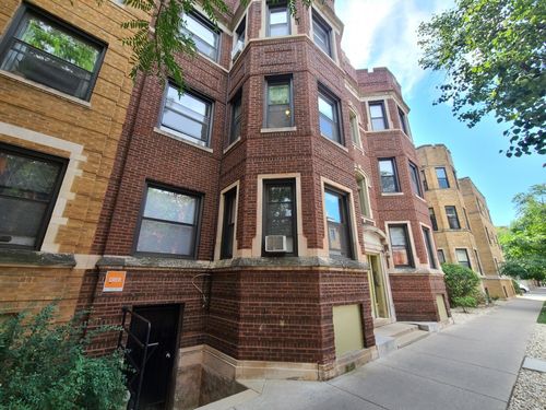 2r-703 W Cornelia Ave, Chicago, IL, 60657-2467 | Card Image