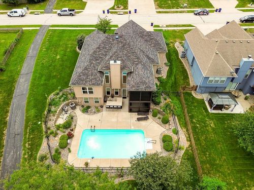 2004 Ne 197th Ct, Smithville, MO, 64089-7812 | Card Image