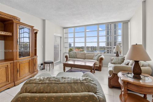 ph19-1817 S Ocean Dr, Hallandale Beach, FL, 33009-4944 | Card Image