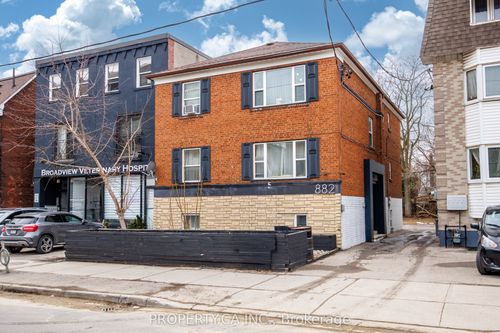 882 Broadview Ave, Toronto, ON, M4K2R1 | Card Image