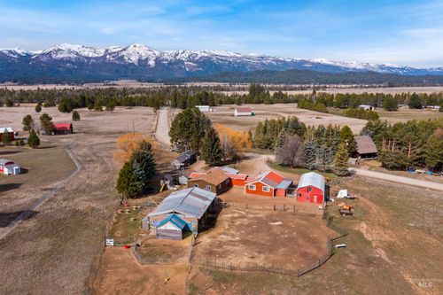 37 Pine Cone Ln, Cascade, ID, 83611-5209 | Card Image