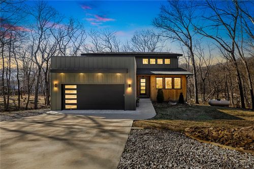 12 Manchester Dr, Bella Vista, AR, 72714-3701 | Card Image