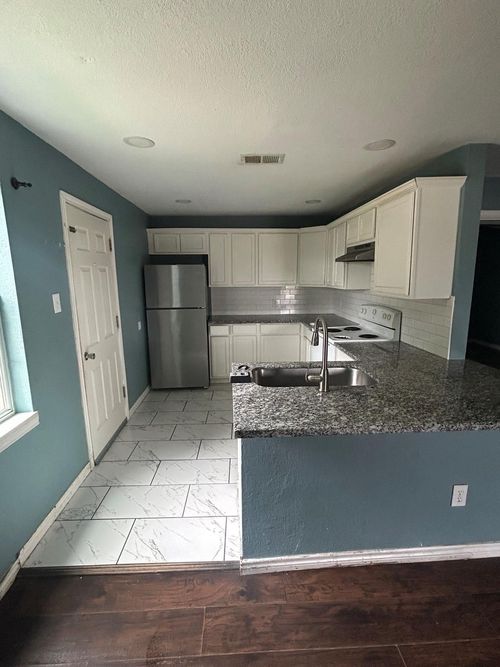 312 10th St N, Texas City, TX, 77590-7564 | Card Image