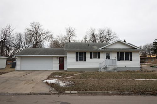 113 W 6th St, Adrian, MN, 56110-1047 | Card Image