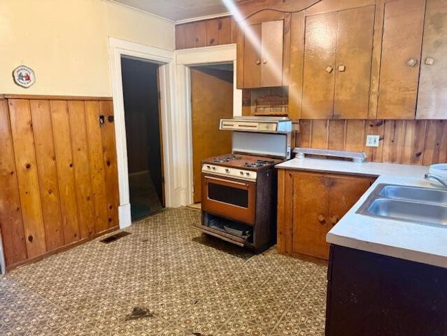 1108 Frank St, House other with 4 bedrooms, 1 bathrooms and null parking in Adrian MI | Image 9