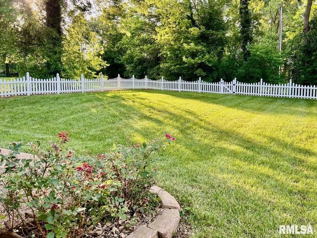 8 Shawnee Dr, House other with 3 bedrooms, 2 bathrooms and null parking in West Frankfort IL | Image 9