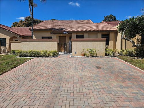 17914 Nw 66th Court Cir, Hialeah, FL, 33015-4415 | Card Image