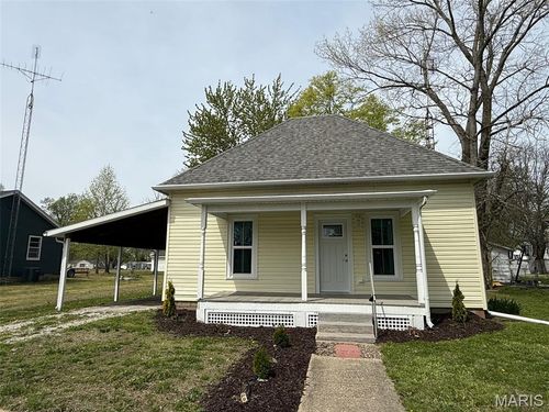 113 E Maple St, Brownstown, IL, 62418-1251 | Card Image