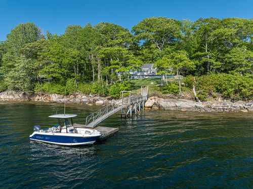 637 Ocean Point Rd, East Boothbay, ME, 04544-6201 | Card Image