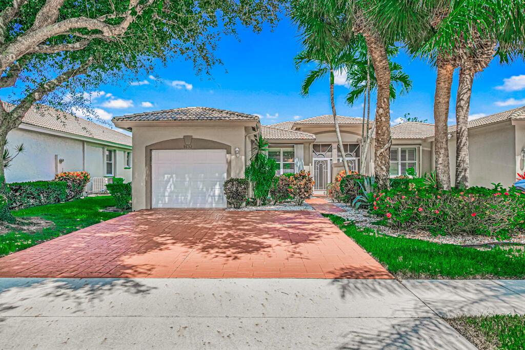 Crescent View Dr, Boynton Beach, FL 33437