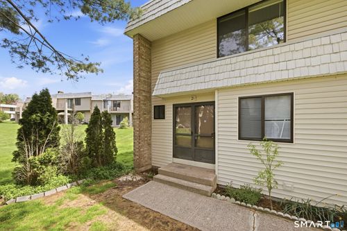 21-21 Mountain Laurel Ct, Cromwell, CT, 06416-1739 | Card Image