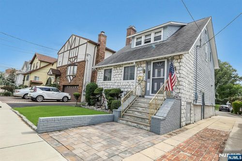 218 Court Ave, Lyndhurst, NJ, 07071-1720 | Card Image