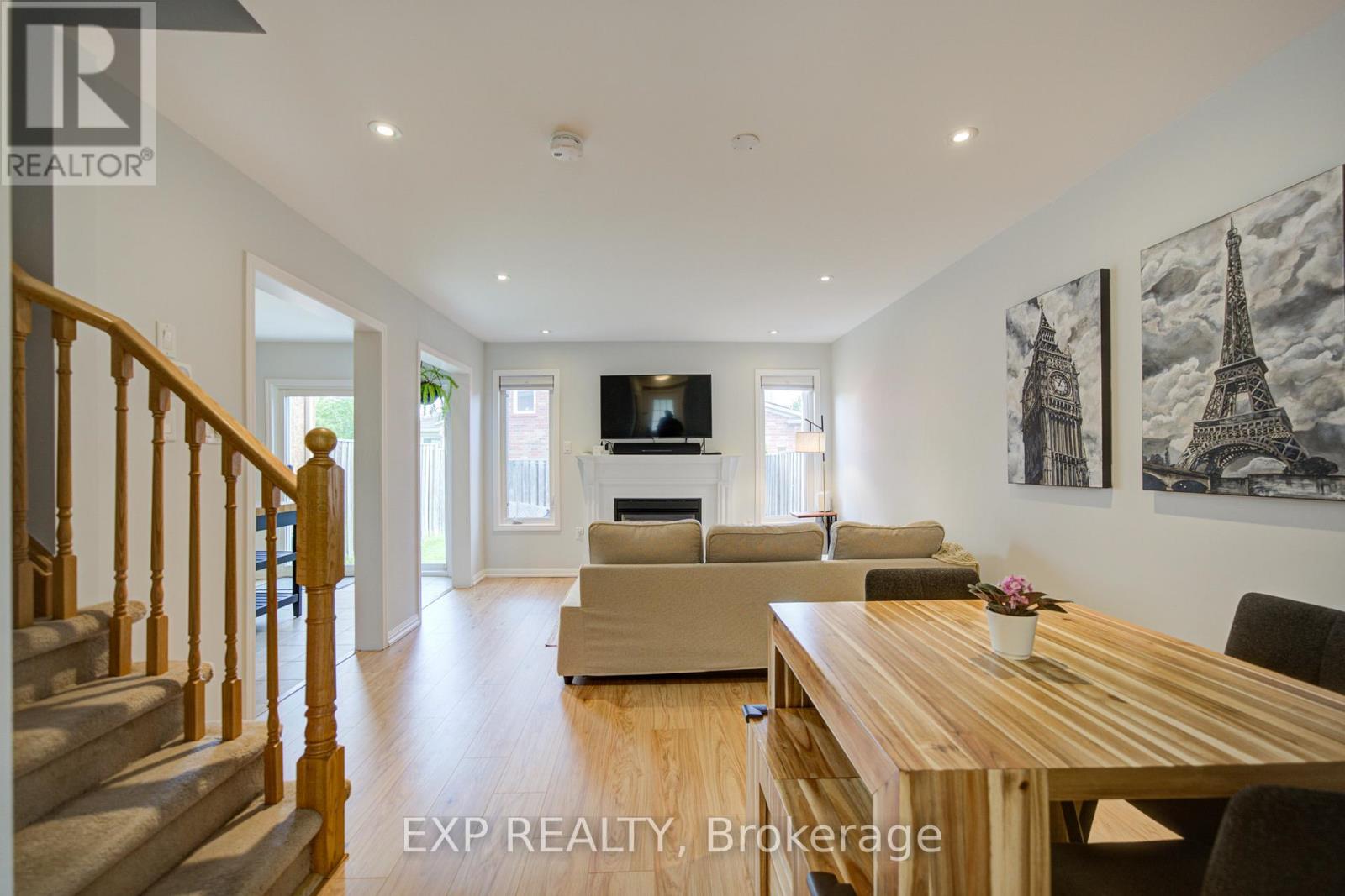 Residential in Whitchurch-Stouffville (Stouffville) 3