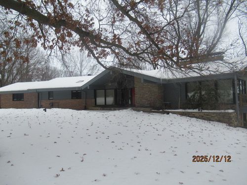 1943 Woodside Dr, Freeport, IL, 61032-6735 | Card Image