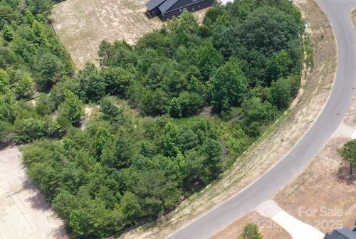 68-3070 Meadowcrest Dr, Clover, SC, 29710-9727 | Card Image