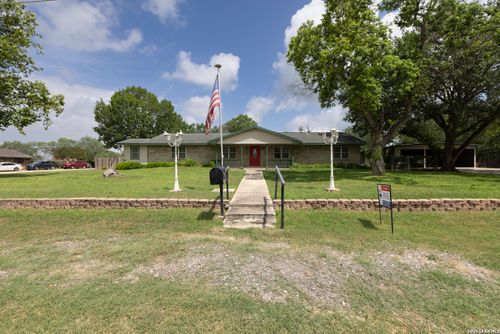 601 Poplar St, Jourdanton, TX, 78026-3623 | Card Image