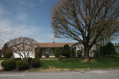 26 Westminster Dr, Dallas, PA, 18612-1415 | Card Image