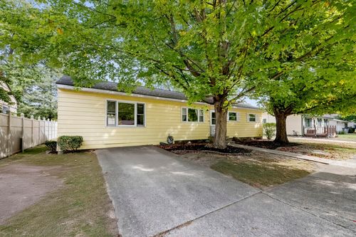 215 S Clinton St, New Buffalo, MI, 49117-1661 | Card Image