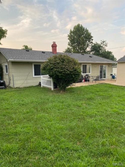 1004 Savoy Ln, Manchester, MO, 63011-4131 | Card Image
