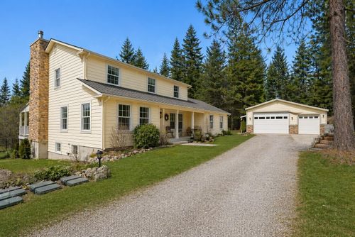 92 Fan Lake Rd W, Elk, WA, 99009-8501 | Card Image