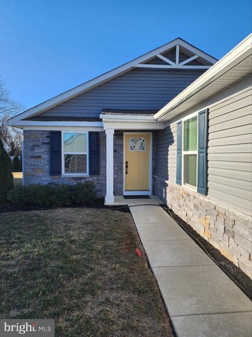100 Senators Way, BERLIN, NJ, 08009-1670 | Card Image