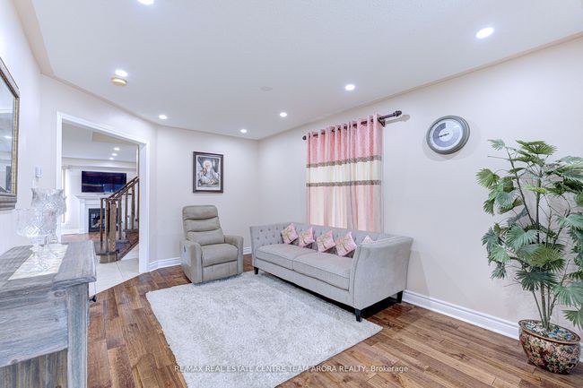 27 Beresford Cres, House other with 5 bedrooms, 4 bathrooms and 4 parking in Brampton ON | Image 5