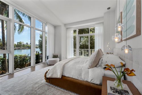 unit-102-4701 N Meridian Ave, Miami Beach, FL, 33140-2951 | Card Image