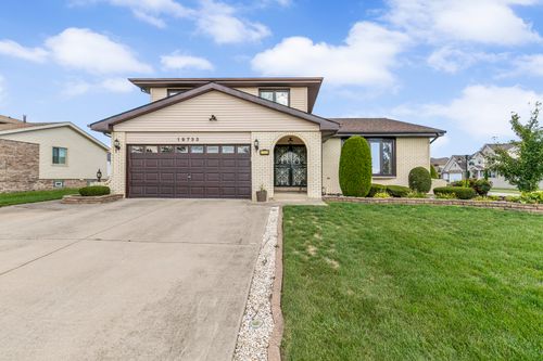 19733 Lake Park Dr, Lynwood, IL, 60411-1556 | Card Image