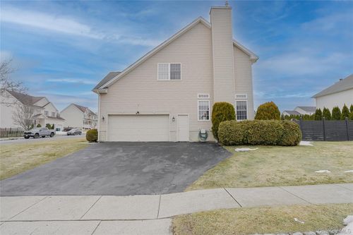 3002 Molly Pitcher Dr, New Windsor, NY, 12553-4933 | Card Image