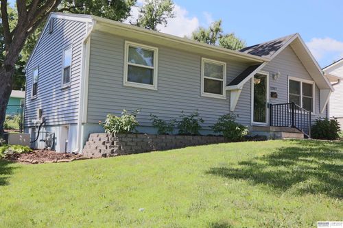 12517 B St, Omaha, NE, 68144-4142 | Card Image