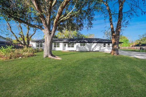 1138 Nancy St, Pearland, TX, 77581-2427 | Card Image