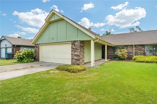 1008 W Linden St, Rogers, AR, 72756-5851 | Card Image