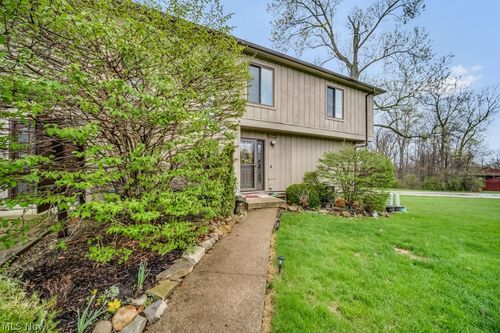 10d-7390 Creekwood Dr, North Royalton, OH, 44133-3846 | Card Image